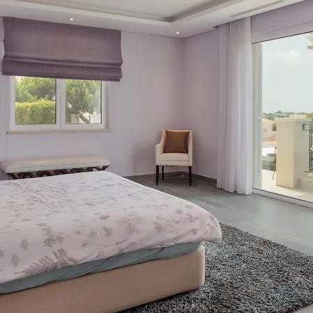 Appartement Stunning With Pool Close To The *