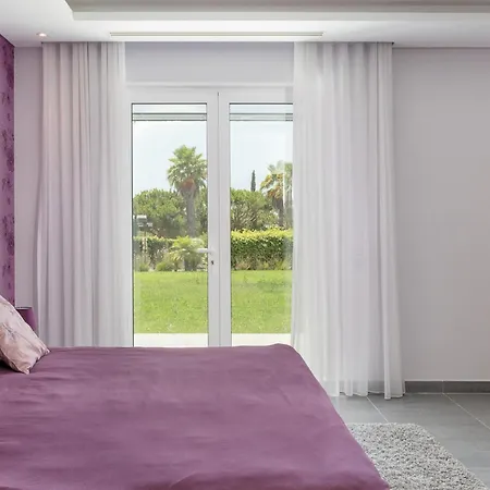 Stunning With Pool Close To The