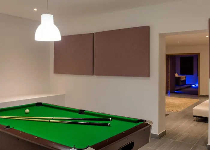 Stunning With Pool Close To The Apartment Loulé