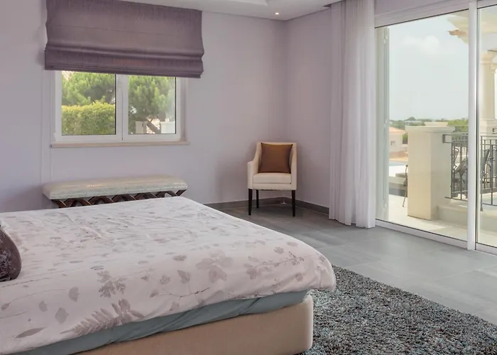 Apartment Stunning With Pool Close To The *