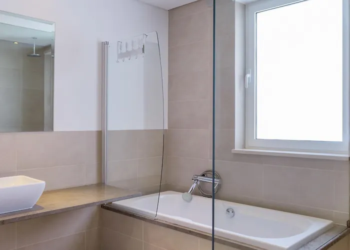 Stunning With Pool Close To The Apartment Loulé